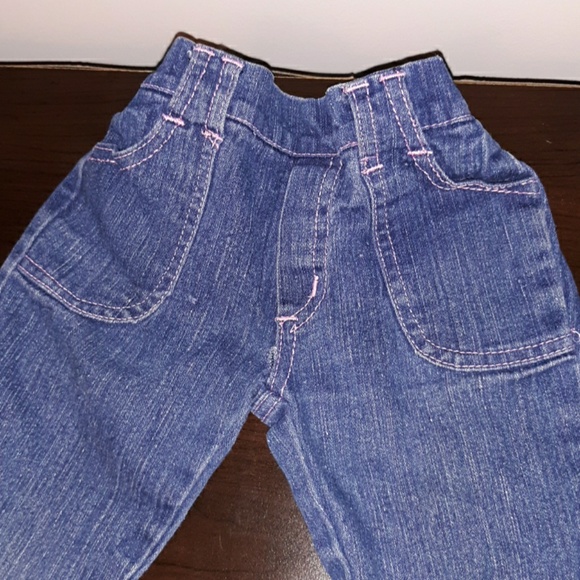 Girls 24 months jeans w/pink stitch & 1 leg design - Picture 3 of 5